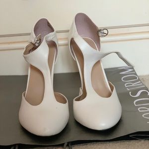 DOLCE by mojo moxy heels in white
